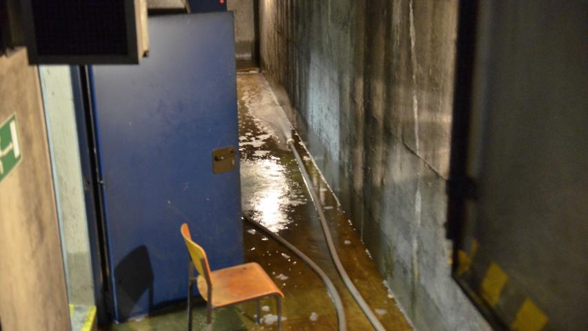 Geplatzte Leitung: Fürther Stadthalle unter Wasser