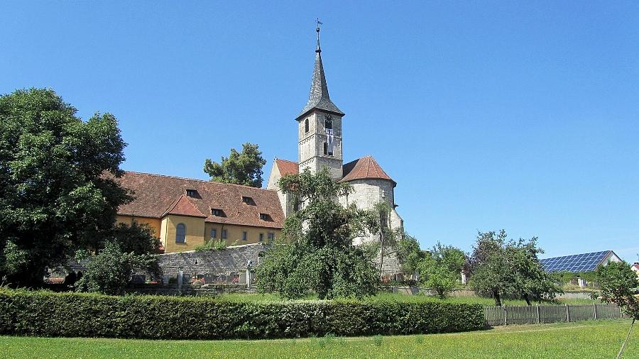 Zwischen Kirche und Karpfenweihern Zwischen Kirche und Karpfenweihern