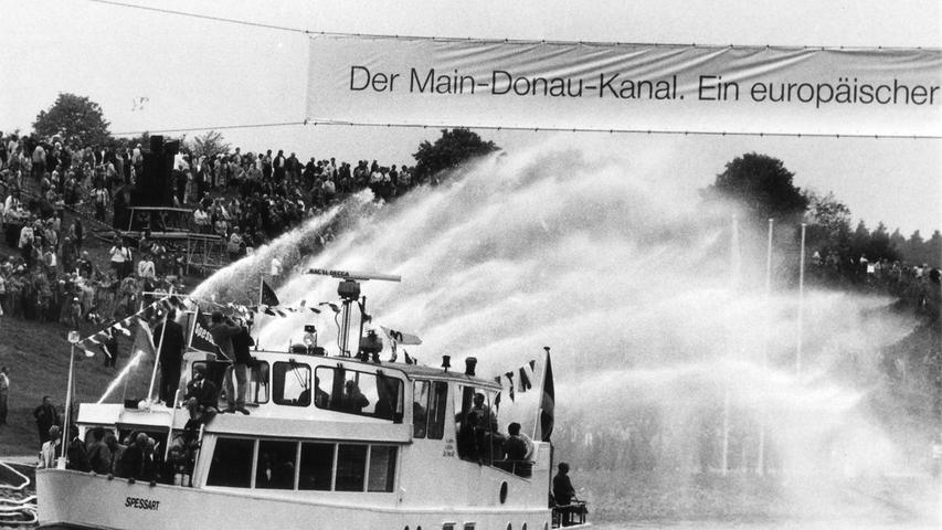 Der 25. September 1992 ist ein bedeutender Tag für die Region -  für  Deutschland und für all die Länder entlang der Main-Donau-Wasserstraße. 15 europäische Staaten sind ab diesem Tag durch den Main-Donau-Kanal miteinander verbunden. Bei der Eröffnungsfeier...