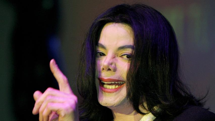 Jackson, Michael Jackson - Nein, es geht hier nicht um den "King of Pop", sondern um den weltweit wahrscheinlich bekanntesten Experten für Bier. Der auch "Beerhunter" genannte Brite schrieb eine ganze Reihe von Fachbüchern, unter anderem das Standardwerk "The World Guide to Beer", in dem er den deutschen Erzeugnissen viel Raum im Vergleich zu anderen Nationen einräumte. Jackson, Michael Jackson - Nein, es geht hier nicht um den "King of Pop", sondern um den weltweit wahrscheinlich bekanntesten Experten für Bier. Der auch "Beerhunter" genannte Brite schrieb eine ganze Reihe von Fachbüchern, unter anderem das Standardwerk "The World Guide to Beer", in dem er den deutschen Erzeugnissen viel Raum im Vergleich zu anderen Nationen einräumte.