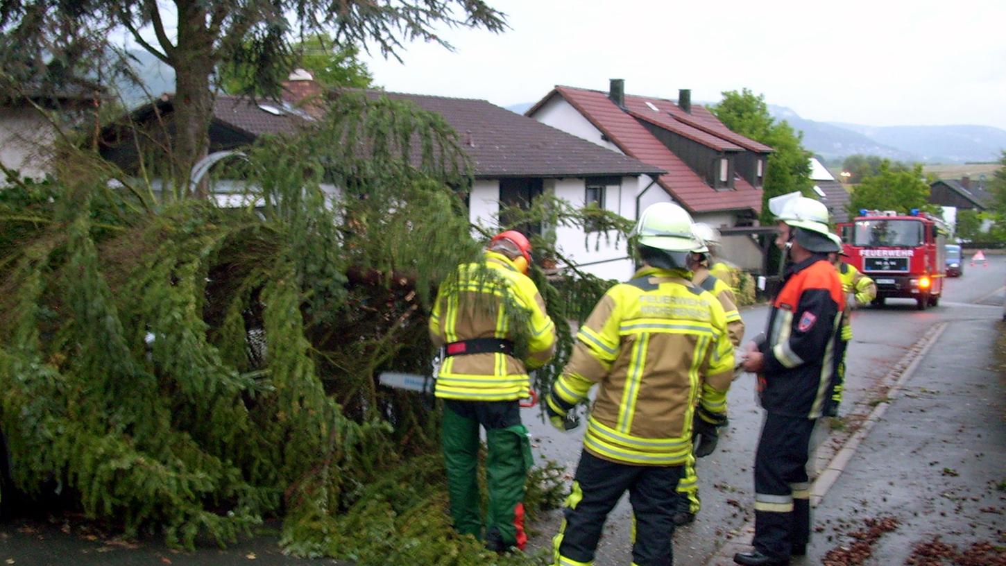 Ein heftiger Schauer forderte die Feuerwehr