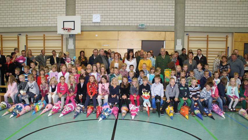 Gerade noch aufs Bild passen diese neuen Erstklässler der Grundschule Hollfeld in Pegnitz.