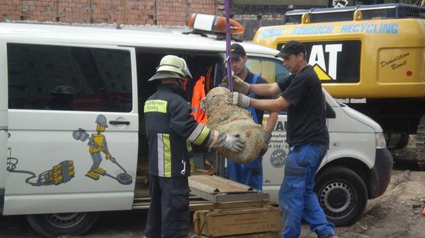 Mitte September 2012 wurde auf einem Baugrundstück an der Bayreuther Straße eine britische 125-Kilo-Bombe freigelegt. Experten brauchten etwa eine halbe Stunde, den detonationsempfindlichen Blindgänger zu entschärfen.