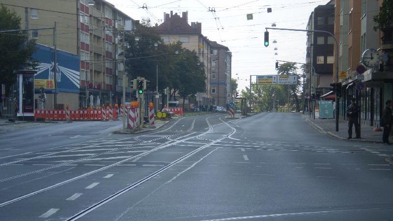 Durch die Vollsperrung bot sich ein seltenes Bild: die Bayreuther Straße in Richtung Rathenauplatz völlig leergefegt.