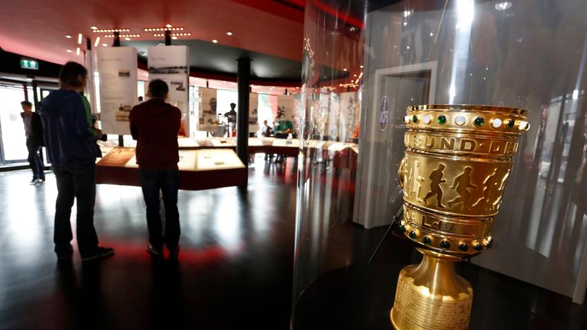 Insgesamt werden vier Pokale der Vereinsgeschichte im Museum ausgestellt. Den DFB-Pokal gewann der Club zuletzt 2007 unter Trainer Hans Meyer.