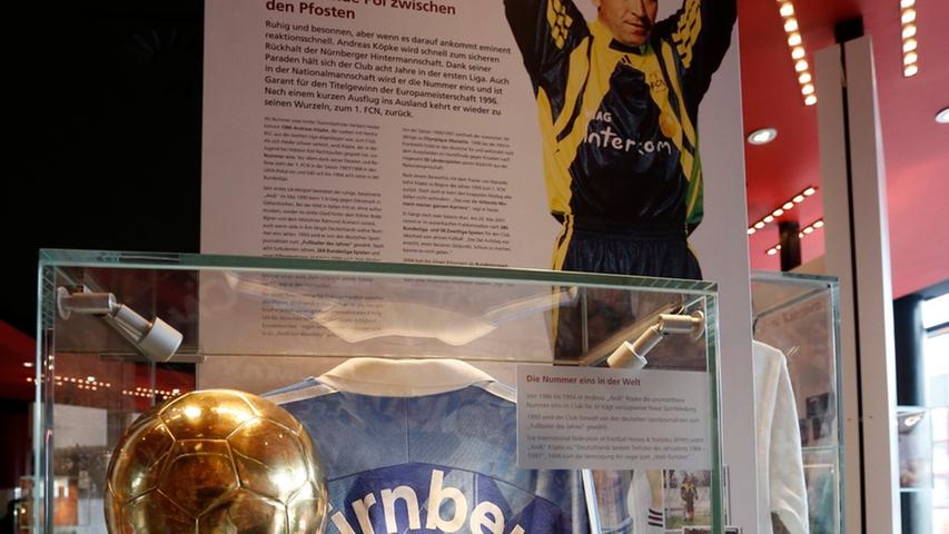 Egal aus welcher Zeit sie stammen - Club-Legenden finden hier ihren Platz. Hier das Trikot von Andreas Köpke, der als Club-Torwart 1993 als Deutschlands Fußballer des Jahres ausgezeichnet wurde.