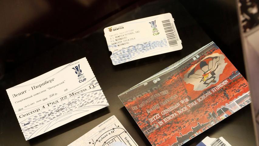 Neben älteren Karten finden sich auch neuere Exemplare. Hier sind die Tickets des bislang letzten Europa-Abenteuers des Clubs ausgestellt. Unterandem führte der UEFA Cup den 1. FC Nürnberg und seine Fans nach Bukarest.