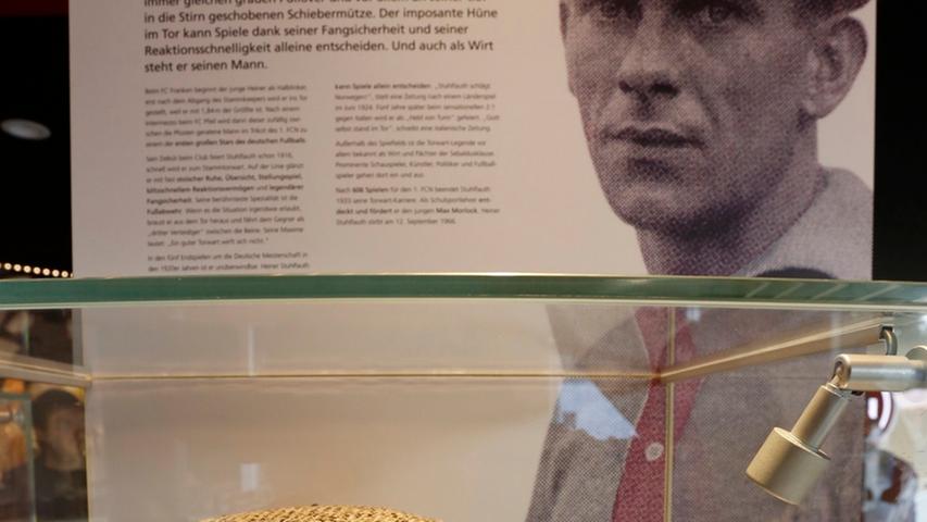 Das Markenzeichen Heinrich Stuhlfauths ist hier zu bestaunen - die originale Schiebermütze, die der Torhüter während seiner 17 Jahre beim Club getragen hat.