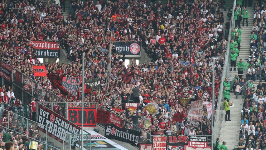... 2500 mitgereisten Fans feiern. Schon am Freitag könnten die Cluberer wieder jubeln: Mit einem Heimsieg gegen die Eintracht aus Frankfurt wäre der FCN ... tatsächlich Tabellenführer!
