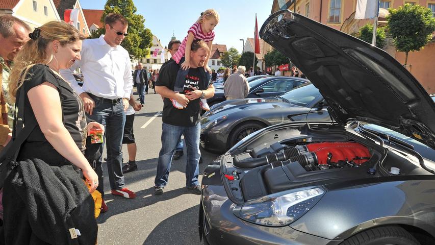 Sonnenschein und dröhnende Motoren: Sportwagentreffen in Allersberg