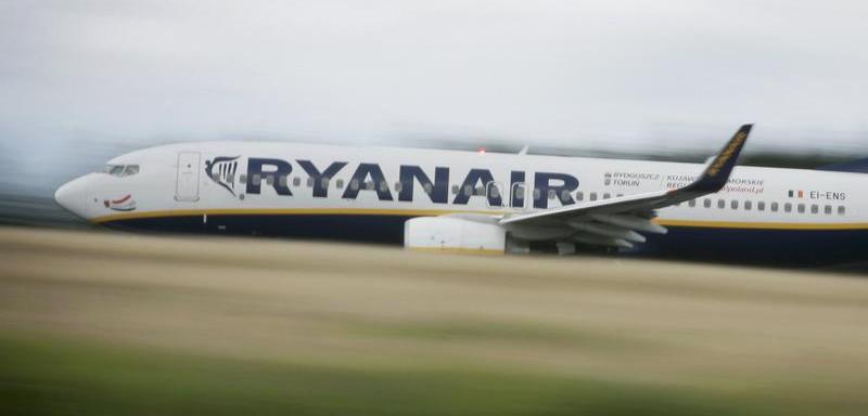 RyanAir ist mittlerweile die größte Airline Europas. Im Gegensatz zur Konkurrenz baut die Fluglinie ihr Angebot weiter aus und konnte im ersten Halbjahr dieses Geschäftsjahres den Gewinn um zehn Prozent steigern.