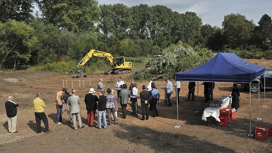 Grüner Seitenarm für künftiges Hochwasser Grüner Seitenarm für künftiges Hochwasser