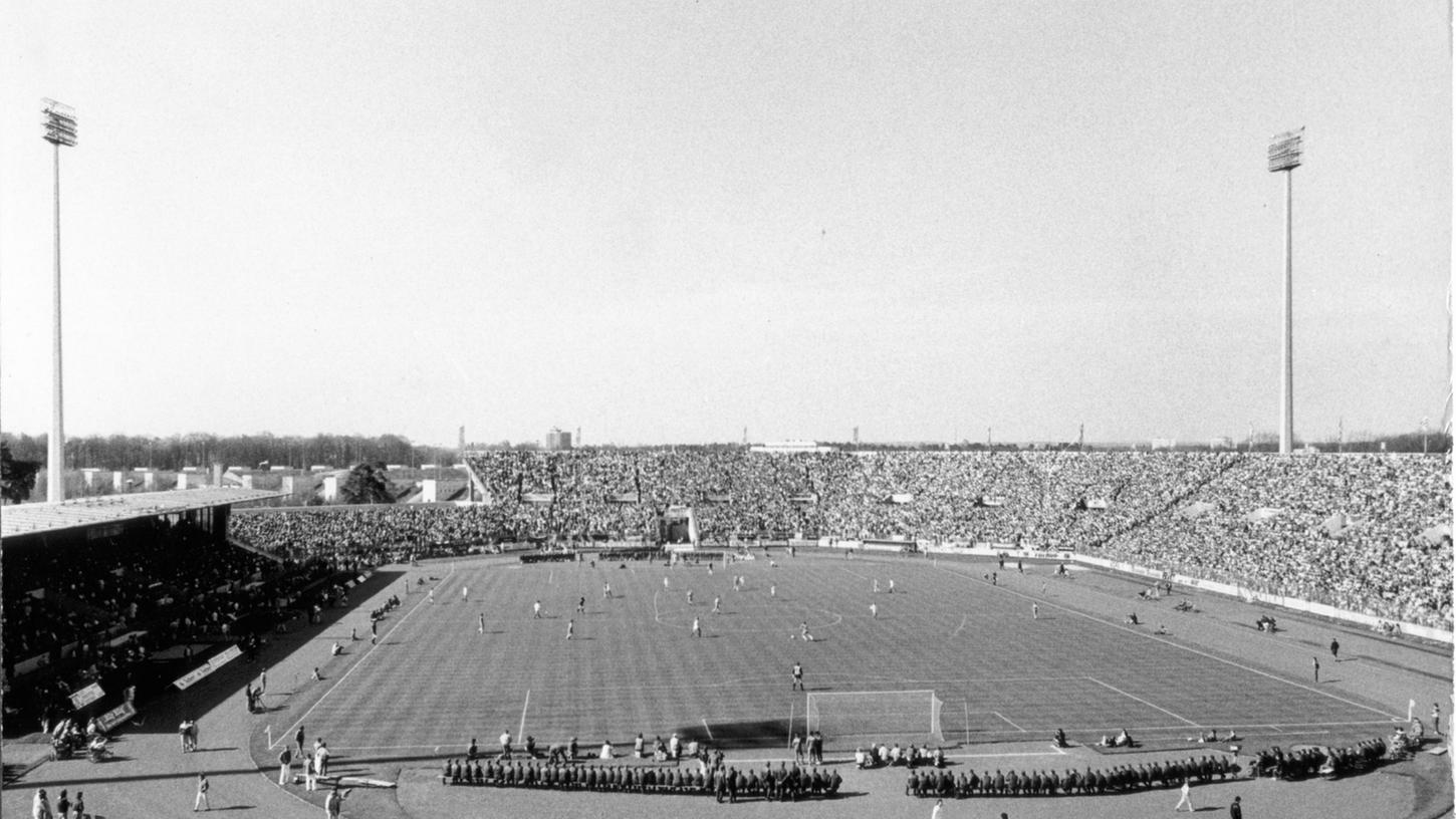 Das Städtische Stadion (hier ein Bild von 1988) hat eine bewegte Geschichte hinter sich.