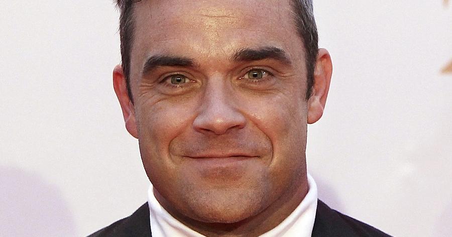 Die Begeisterung bei Presse und Publikum hat Robbie Williams zu Platz 2 in den Jahrescharts verholfen. Für sein zweites Swing-Album "Swings Both Ways" holte sich der Brite zahlreiche Stars mit ins Boot.