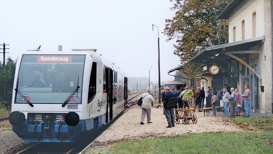 Die Linie Dombühl–Dinkelsbühl im Landkreis Ansbach soll im Gegensatz zur Bibertbahn bis 2016 reaktiviert werden. Bei Probefahrten in einem RegioSprinter konnten sich die Fahrgäste 1995 über die Strecke und die Fahrzeuge informieren. Die Linie Dombühl–Dinkelsbühl im Landkreis Ansbach soll im Gegensatz zur Bibertbahn bis 2016 reaktiviert werden. Bei Probefahrten in einem RegioSprinter konnten sich die Fahrgäste 1995 über die Strecke und die Fahrzeuge informieren.