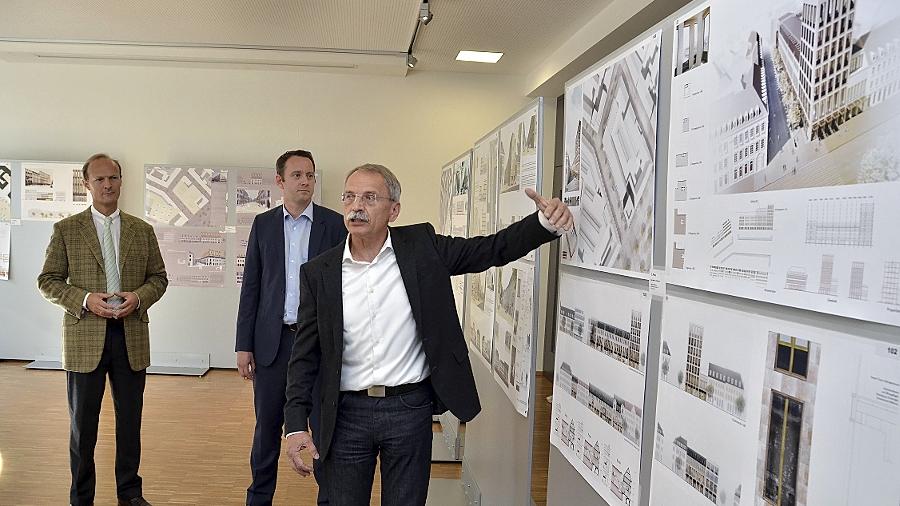 Die MIB-Vertreter Uwe Laule, Maik Mehlhose und Wolfgang Janowiak (von links), hier bei der Vorstellung der Workshop-Ergebnisse im Stadtmuseum, müssen sich mit harscher  Kritik an den Architekturentwürfen auseinandersetzen.