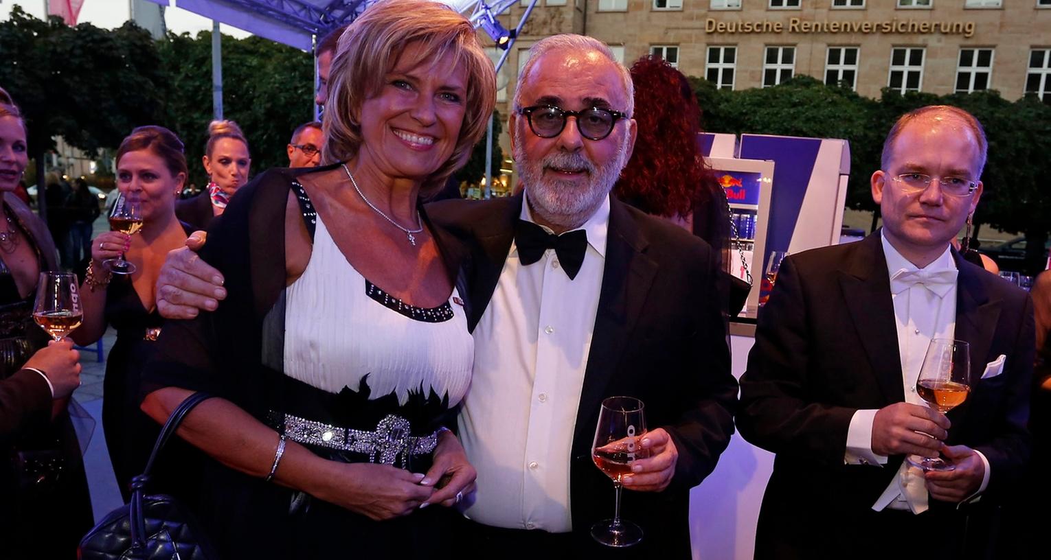 Die CSU-Politikerin Dagmar Wöhrl und der Starfriseur Udo Walz beim Empfang. Die CSU-Politikerin Dagmar Wöhrl und der Starfriseur Udo Walz beim Empfang.