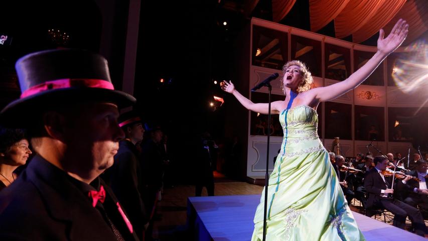 Die junge Sopranistin Leah Gordon des Staatstheaters Nürnberg singt einen Musical-Klassiker.