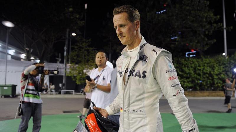 Doch beim Großen Preis von Singapur war all das schon wieder vergessen: Wie ein Jahr zuvor verschätzte sich Schumacher beim Nachtrennen auf dem Stadtkurs und krachte einem anderen Fahrer ins Heck. Bereits im Vorjahr hatte Schumacher einen ähnlichen Unfall verursacht, und auch 2012 war der Spott über den Rekordweltmeister groß.