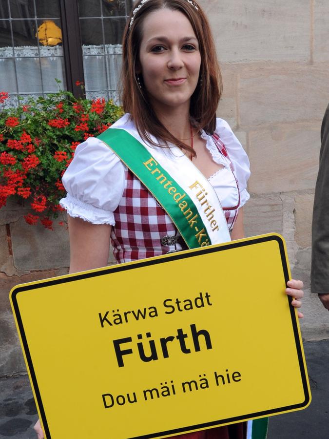 Lädt ein in die Kärwa-Stadt Fürth: die neue Erntekönigin Jasmin Witwicki. Lädt ein in die Kärwa-Stadt Fürth: die neue Erntekönigin Jasmin Witwicki.