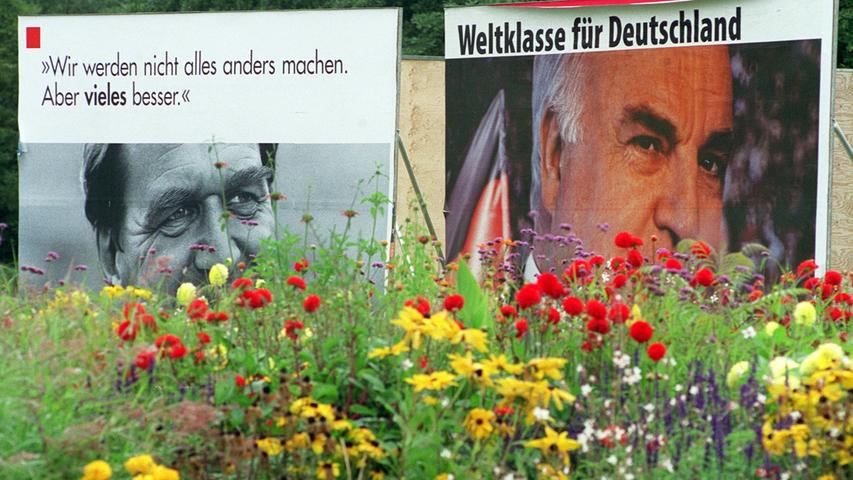 Auch im Westen sind nach 16 Jahren viele Menschen des "ewigen Kanzlers" überdrüssig. Herausforderer Gerhard Schröder gewinnt die Wahl 1998.