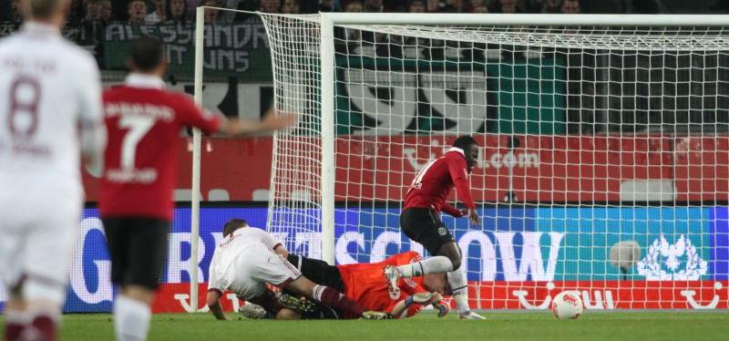Alter Schwede! Den 5. Spieltag der Saison 2012/13 würde Per "Pelle" Nilsson gerne aus seinem Gedächtnis streichen. Bei zwei der vier Gegentore in Hannover steht der Innenverteidiger Pate, der kicker straft ihn mit einer glatten 6 ab. Alter Schwede! Den 5. Spieltag der Saison 2012/13 würde Per "Pelle" Nilsson gerne aus seinem Gedächtnis streichen. Bei zwei der vier Gegentore in Hannover steht der Innenverteidiger Pate, der kicker straft ihn mit einer glatten 6 ab.