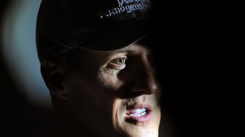Am Ende der Saison 2012 stand fest: Schumacher hängt seinen Helm endgültig an den Nagel. Sein Comeback bei Mercedes lief mehr schlecht als recht, nur ein Podestplatz sprang in drei Jahren heraus: Der dritte Platz beim Großen Preis von Europa 2012 war sein bestes Ergebnis für die Silberpfeile.