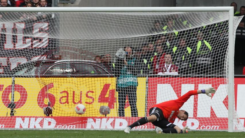 In der 75. Minute machte der VfB den Deckel drauf: Nach Vorarbeit von Vedad Ibisevic vollstreckte Martin Harnik eiskalt zum 0:2. Torwart Raphael Schäfer konnte den zweiten Gegentreffer an diesem Nachmittag auch nicht mehr verhindern.