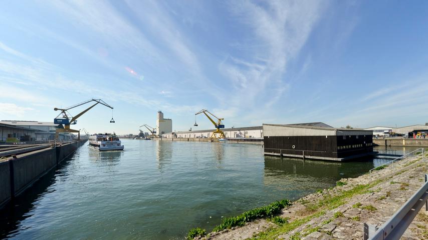 Der Nürnberger Hafen ist 327 Hektar groß, 260 Unternehmen finden sich dort.