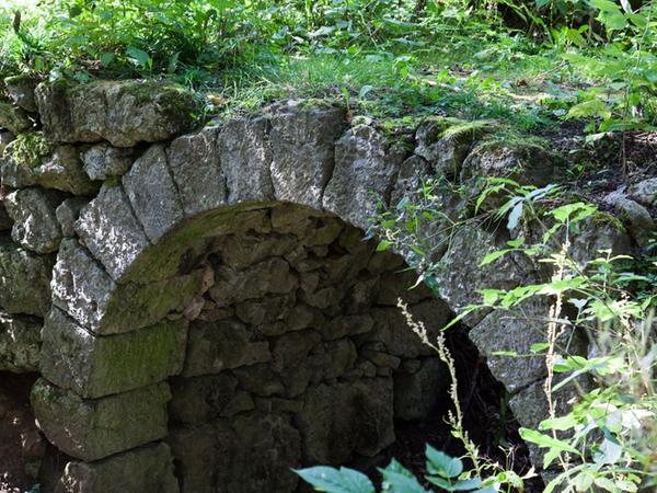 Die Schlangenbrücke steht schon seit der Markgrafenzeit.