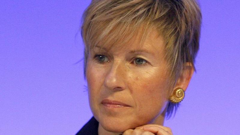 Susanne Klatten ist nicht nur die reichste Frau Deutschlands sondern belegt auch zwischen den Männern den dritten Platz. Die Unternehmerin besitzt ein Vermögen von etwa 17,2 Milliarden Euro.