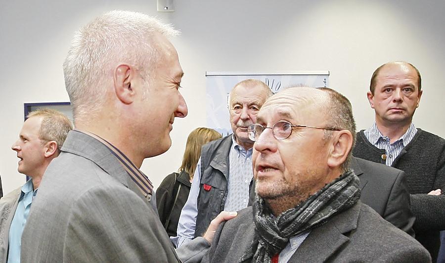 Der frühere Pegnitzer Bürgermeister Manfred Thümmler scheidet aus dem Kreistag aus, sein Nachfolger Uwe Raab rückt mit einem Achtungsergebnis neu in das Kreisgremium ein.