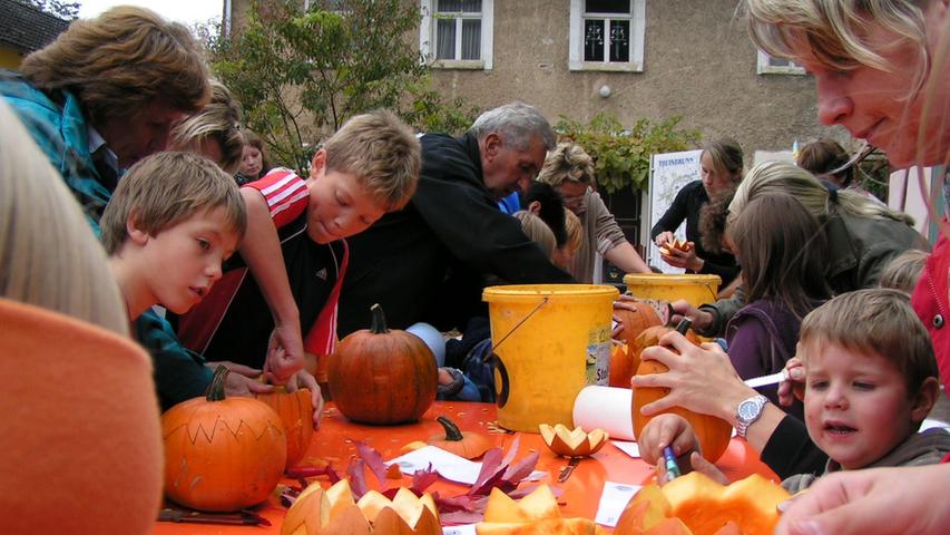 Kürbis und Stockbrot beim Dorffest in Thuisbrunn