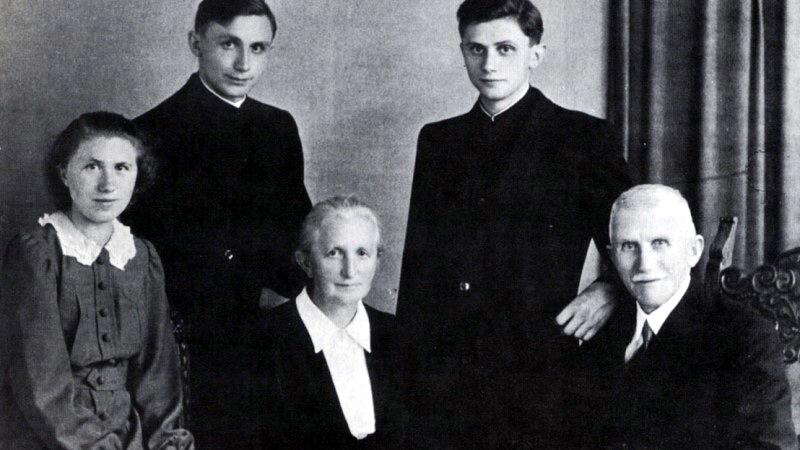 Zur Familie gehörten neben Joseph und seinen Eltern noch zwei Geschwister. Sein Bruder Georg und seine Schwester Maria.