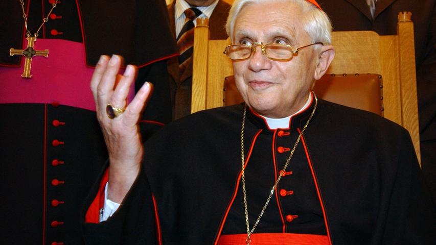 Doch in diesem Amt verblieb er nur kurze Zeit, Johannes Paul II. holte ihn nach Rom. Ratzinger wurde zum Leiter der Glaubenskongregation und...