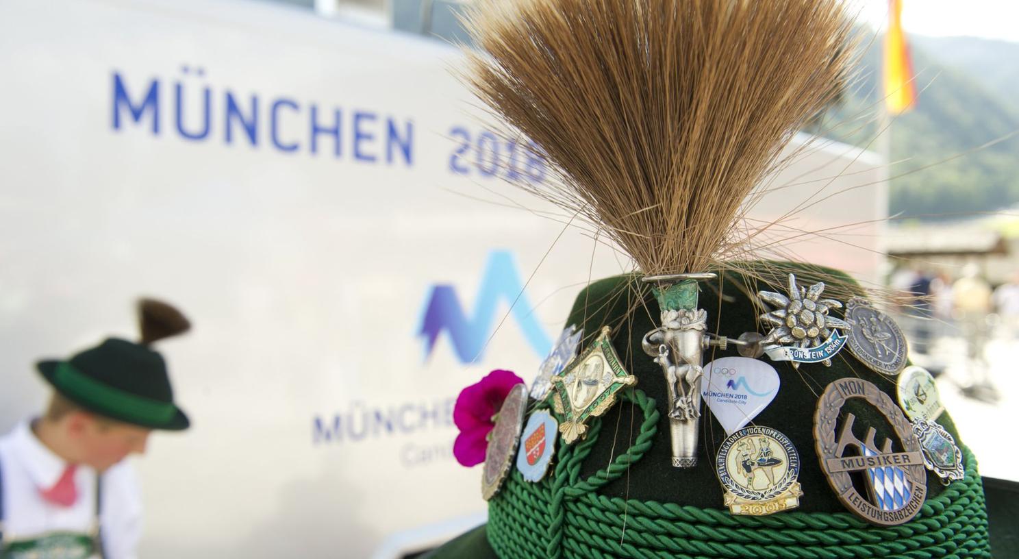 Eine vom BR in Auftrag gegebene Studie zeigt, dass auch viele junge Menschen an den Traditionen ihrer Heimatregion teilhaben wollen. Eine vom BR in Auftrag gegebene Studie zeigt, dass auch viele junge Menschen an den Traditionen ihrer Heimatregion teilhaben wollen.