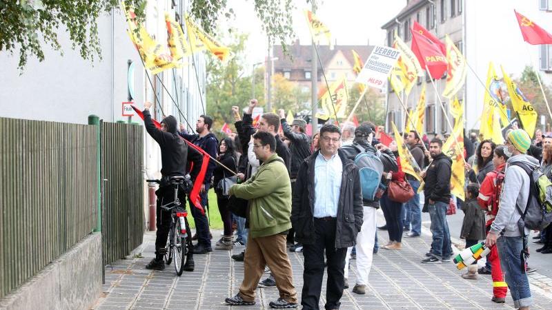 600 Antifa-Aktivisten ziehen durch Nürnberg