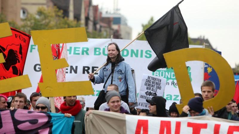 600 Antifa-Aktivisten ziehen durch Nürnberg