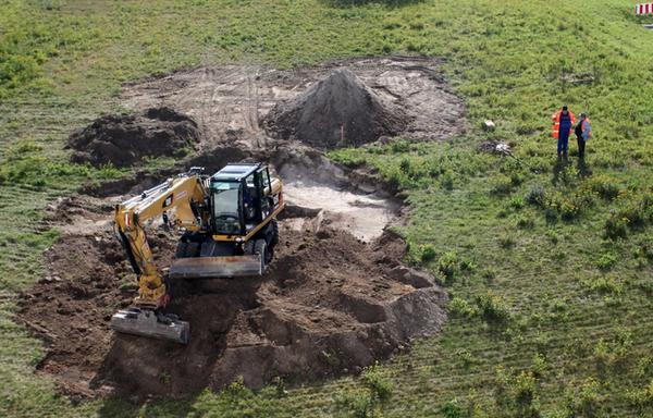 Im September 2012 fürchtete man, bei Bauarbeiten Nahe der A6 bei Schwabach auf einen Blindgänger gestoßen zu sein. Ein Entschärfungseinsatz mitsamt weiträumiger Evakuierung blieb glücklicherweise aus: Das Leitwerk einer alten 250 Kilogramm schweren Bombe und einzelne Metallreste waren alles, was man bei den Ausgrabungen fand.