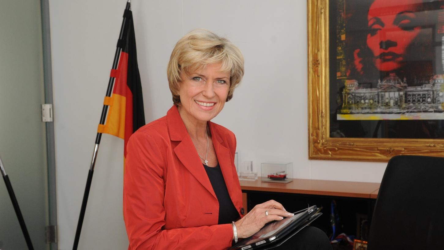 Dagmar Wöhrl stimmte im Juli gegen das dritte Hilfspaket für Griechenland. Das kritisierte Fraktionschef Volker Kauder scharf. Dagmar Wöhrl stimmte im Juli gegen das dritte Hilfspaket für Griechenland. Das kritisierte Fraktionschef Volker Kauder scharf.