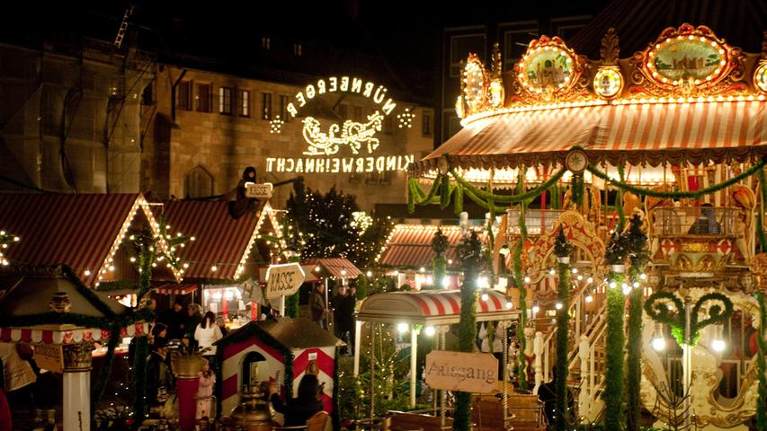 Seit 1999 feiern in Nürnberg auch die Kleinen "ihre" Kinderweihnacht auf dem Hans-Sachs-Platz. Neben diversen Mitmachbuden gibt es vom 30. November bis 24. Dezember auch ein Etagen-Dampfkarussell, ein Dampfriesenrad und eine Dampfeisenbahn. Eine Übersicht über die Weihnachtsmärkte in der Region liefert auch unsere interaktive Karte.