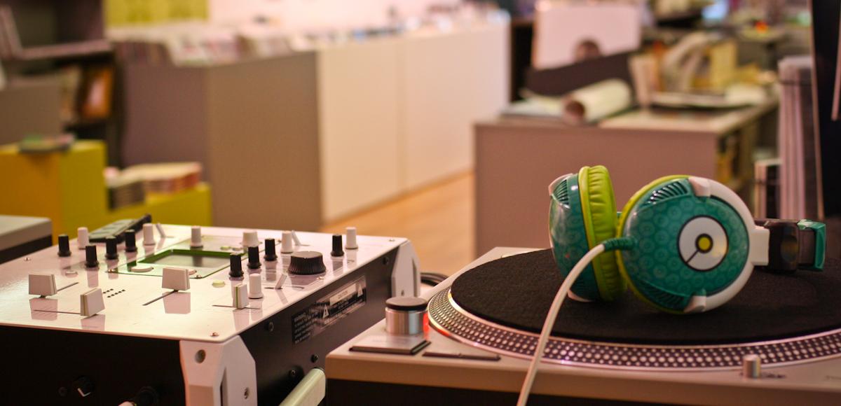 Auch in diesem Jahr gibt es wieder einen Record Store Day - mehrere Läden in der Region beteiligen sich an der Aktion. Auch in diesem Jahr gibt es wieder einen Record Store Day - mehrere Läden in der Region beteiligen sich an der Aktion.