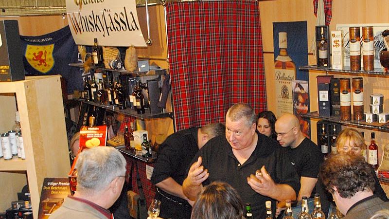 Whiskyliebhaber erhalten bei Gradls Whiskyfässla fachkundige Beratung. Das renommierte Nürnberger Fachgeschäft hat sich auf irische Whiskeys und schottische Single Malt Whiskys spezialisiert.