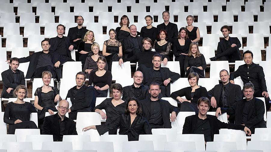Auf den Spuren alter und neuer Klang-Esoteriker: Das Vokalconsort Berlin kombinierte im Kulturforum Gesualdos Musik mit den Tonexperimenten Giacinto Scelsis. Auf den Spuren alter und neuer Klang-Esoteriker: Das Vokalconsort Berlin kombinierte im Kulturforum Gesualdos Musik mit den Tonexperimenten Giacinto Scelsis.