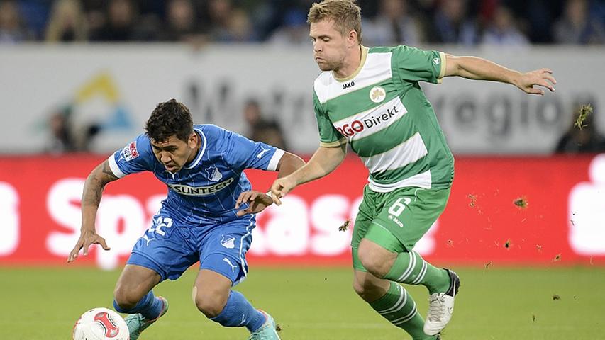 ...sie Hulk in ihren Reihen hat. Heinrich Schmidtgal wird von den Kollegen nicht nur aufgrund seiner kompakten Statur so gerufen. Wenn es auf dem Platz zur Sache, wächst das 1,74-Meter-große weiß-grüne Kraftpaket über sich hinaus. Logisch, dass da Roberto Firmino oder andere Gegenspieler ins Straucheln kommen. ...sie Hulk in ihren Reihen hat. Heinrich Schmidtgal wird von den Kollegen nicht nur aufgrund seiner kompakten Statur so gerufen. Wenn es auf dem Platz zur Sache, wächst das 1,74-Meter-große weiß-grüne Kraftpaket über sich hinaus. Logisch, dass da Roberto Firmino oder andere Gegenspieler ins Straucheln kommen.