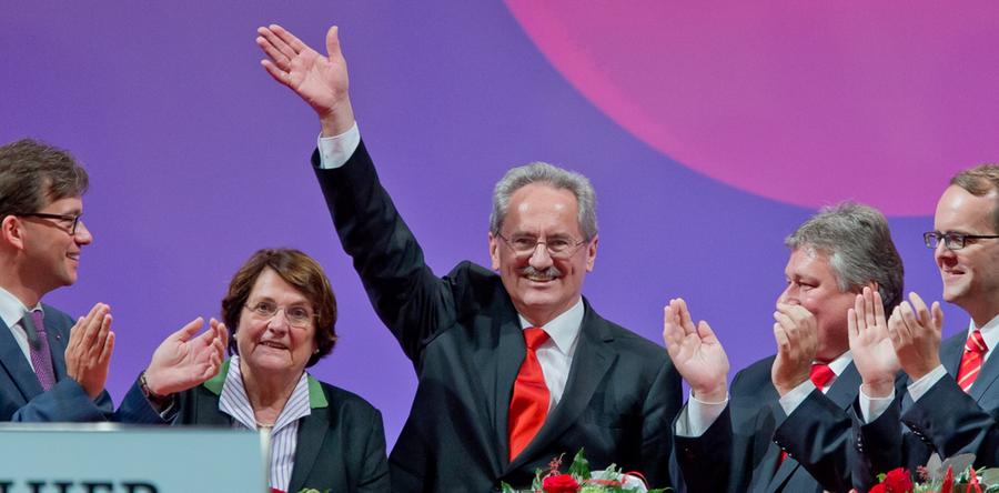 Die bayerische SPD hat auf dem außerordentlichen Landesparteitag in Nürnberg Münchens Oberbürgermeister Christian Ude fast einstimmig zu ihrem Spitzenkandidaten gewählt.