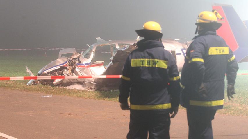Beim Absturz eines Kleinflugzeuges in der Nähe des Flugplatzes Speichersdorf (Kreis Bayreuth) sind am Sonntag zwei Menschen gestorben.