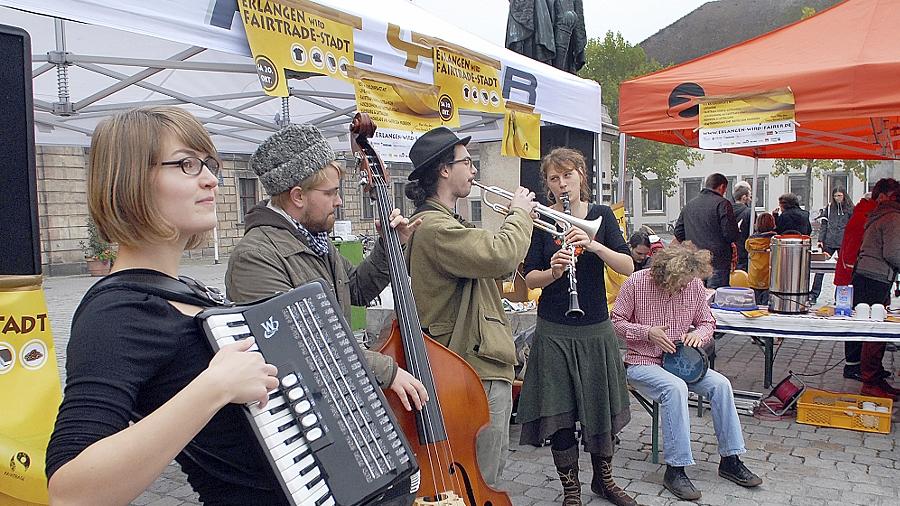 Hand in Hand für nachhaltigen Konsum in der Stadt Hand in Hand für nachhaltigen Konsum in der Stadt
