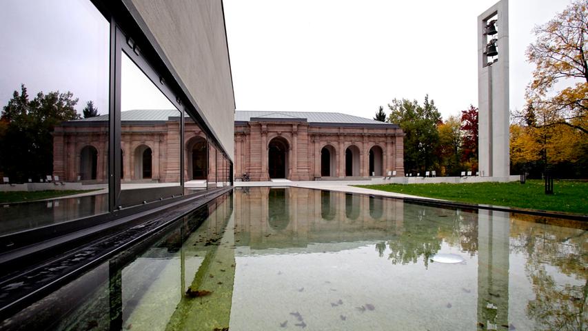 Seit Dezember 2010 ist die Aussegnungshalle am Westfriedhof geschlossen, nun wurde sie grundsaniert wieder neueröffnet.