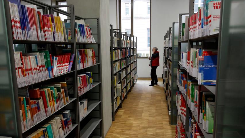 25000 aktive Entleiher hatte die Zentralbibliothek zuletzt; 900000 Besucher jährlich kamen 2011 in alle Nürnberger Stadtbibliotheken.